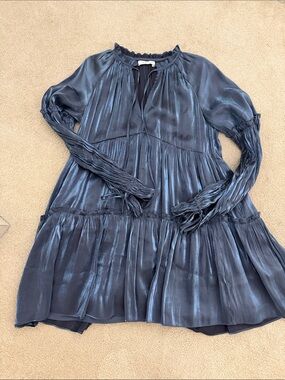 Womens Shimmer Tiered Long-Sleeve Dress Top in Navy